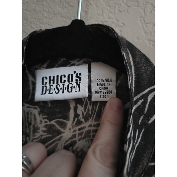 Chico's Design Black Abstract Print Silk Button Front Casual Top Woman Size 1 MD - Picture 5 of 5